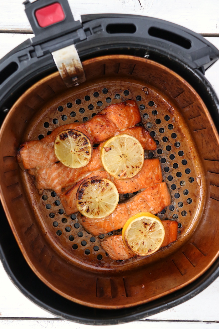 Salmon cooked in an air fryer with lemon slices