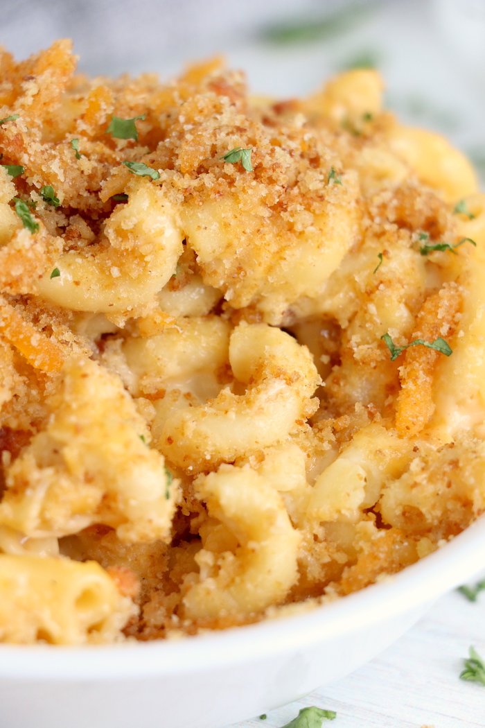 close up of macaroni and cheese