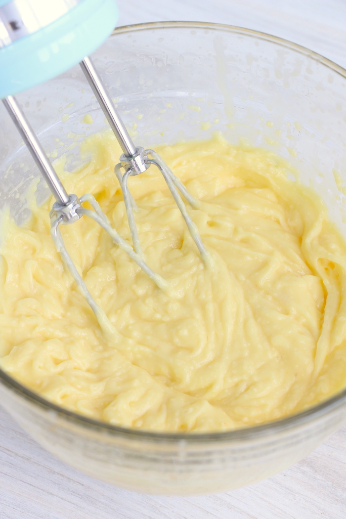 beating vanilla pudding with hand mixer