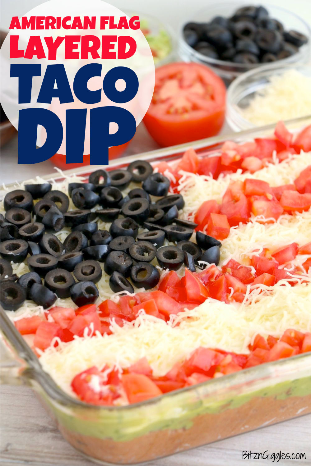 Món ăn American flag taco dip được thiết kế với những nguyên liệu có màu sắc đại diện cho cờ Mỹ, đánh dấu một trong những lễ kỷ niệm quan trọng của nước Mỹ. Hãy xem hình ảnh để cảm nhận được sự tinh tế và ý nghĩa của món ăn này.