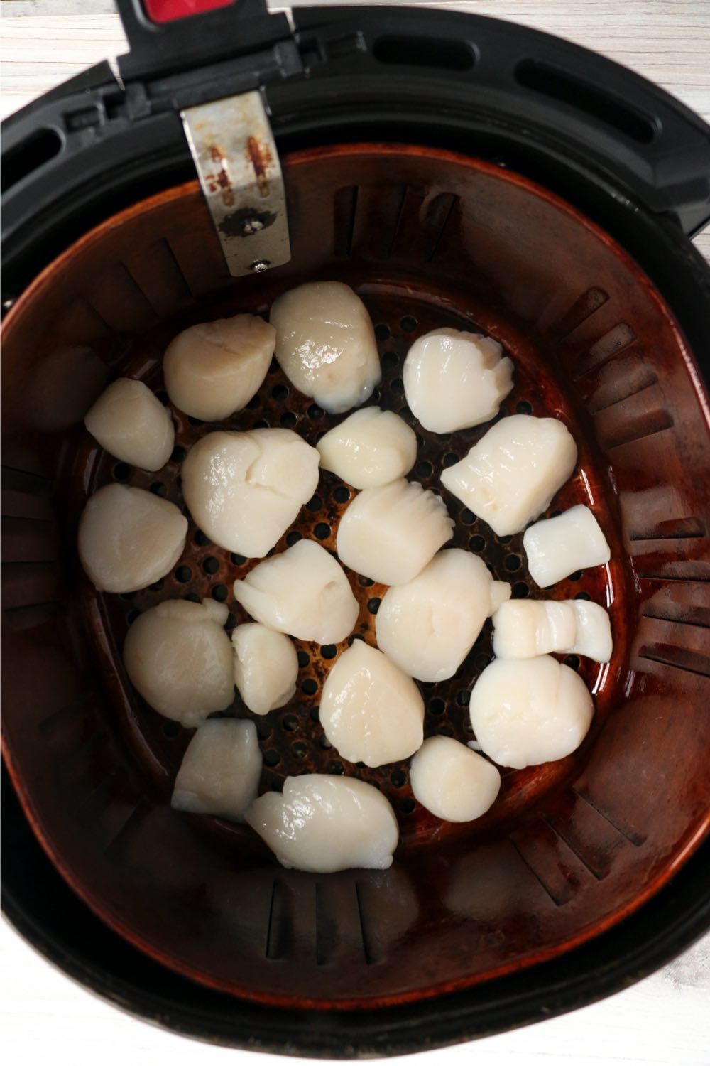 scallops in an air fryer basket