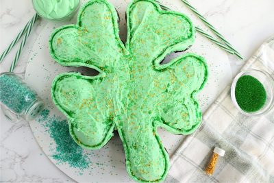 cake in the shape of a four leaf clover