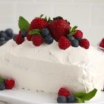 vanilla cream pound cake with berries