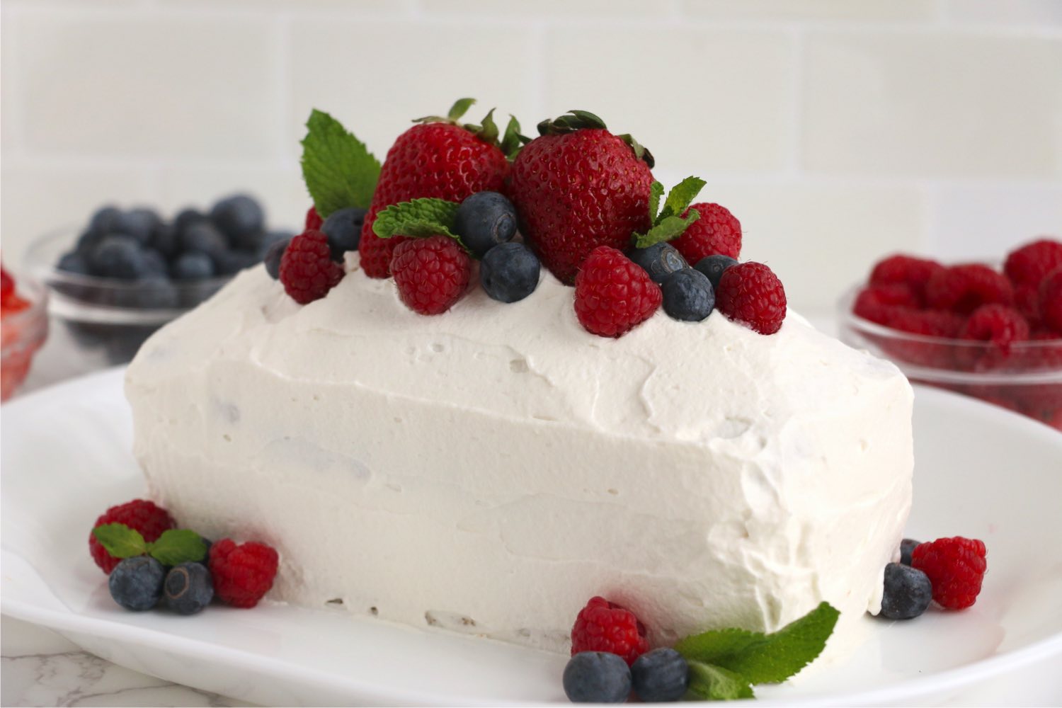 vanilla cream pound cake with berries