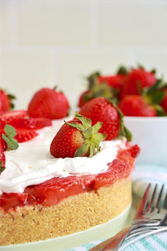 Vanilla Pudding Strawberry Pie - Bitz & Giggles