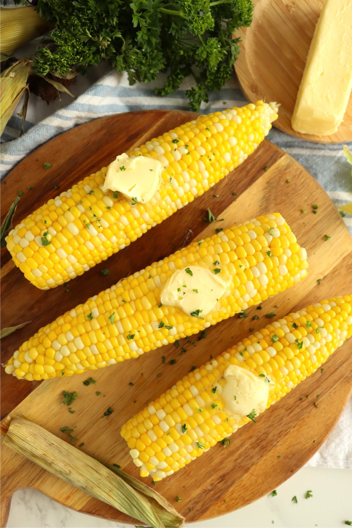 corn on the cob on a cutting board