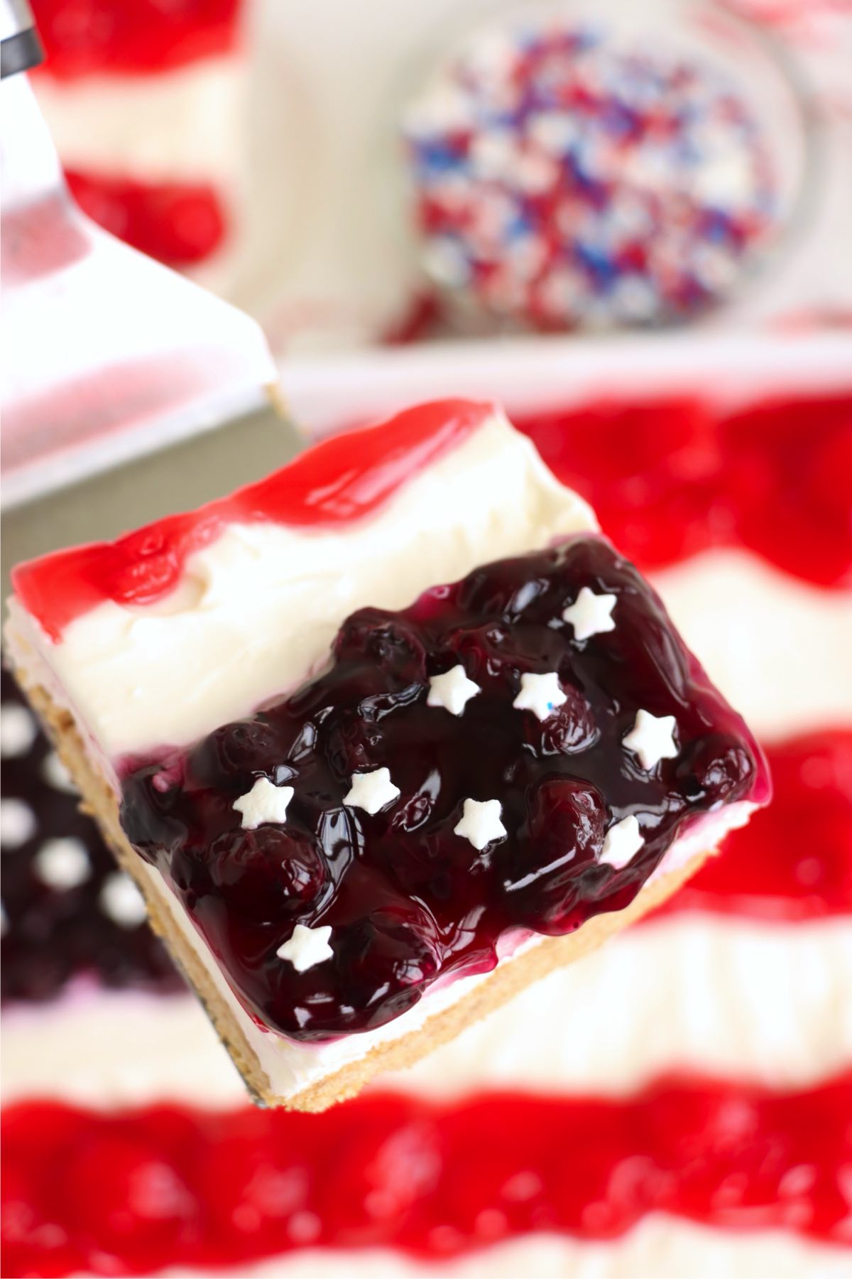 Individual slice of cheesecake being lifted from the pan.